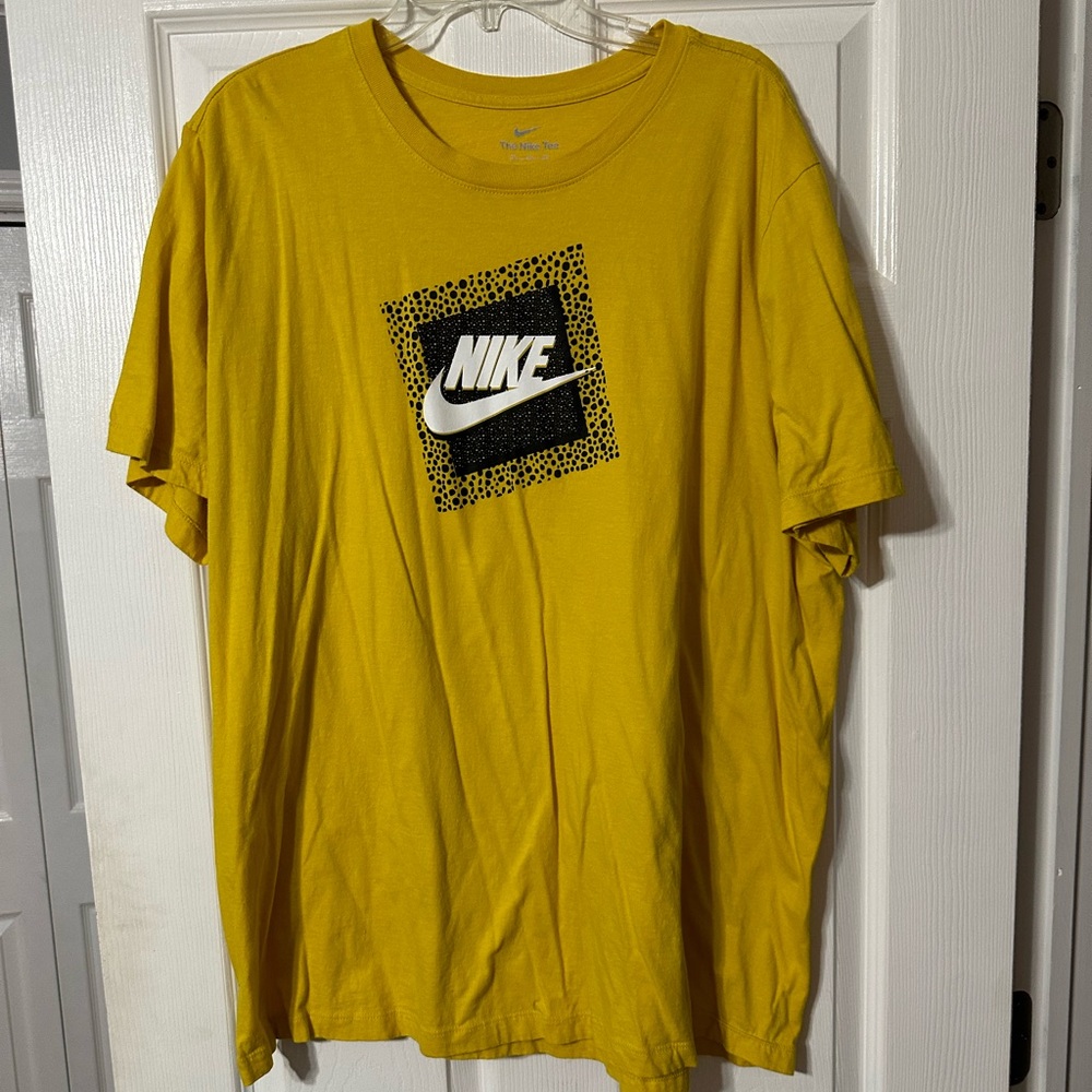 Mens Nike Graphic Tee